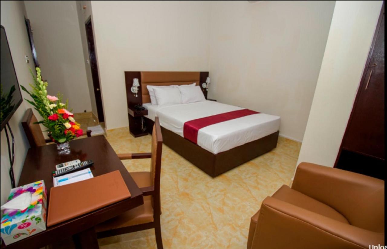 Hotel Gulshan Lake View Dhaka Exteriör bild